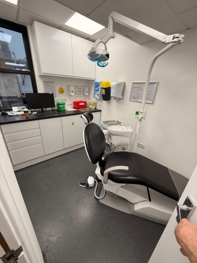 Surgery Sydney street Dental surgery